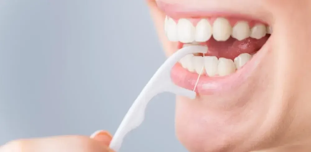 Pentingnya Menggunakan Dental Floss dalam Perawatan Gigi 2 dentall floss 1